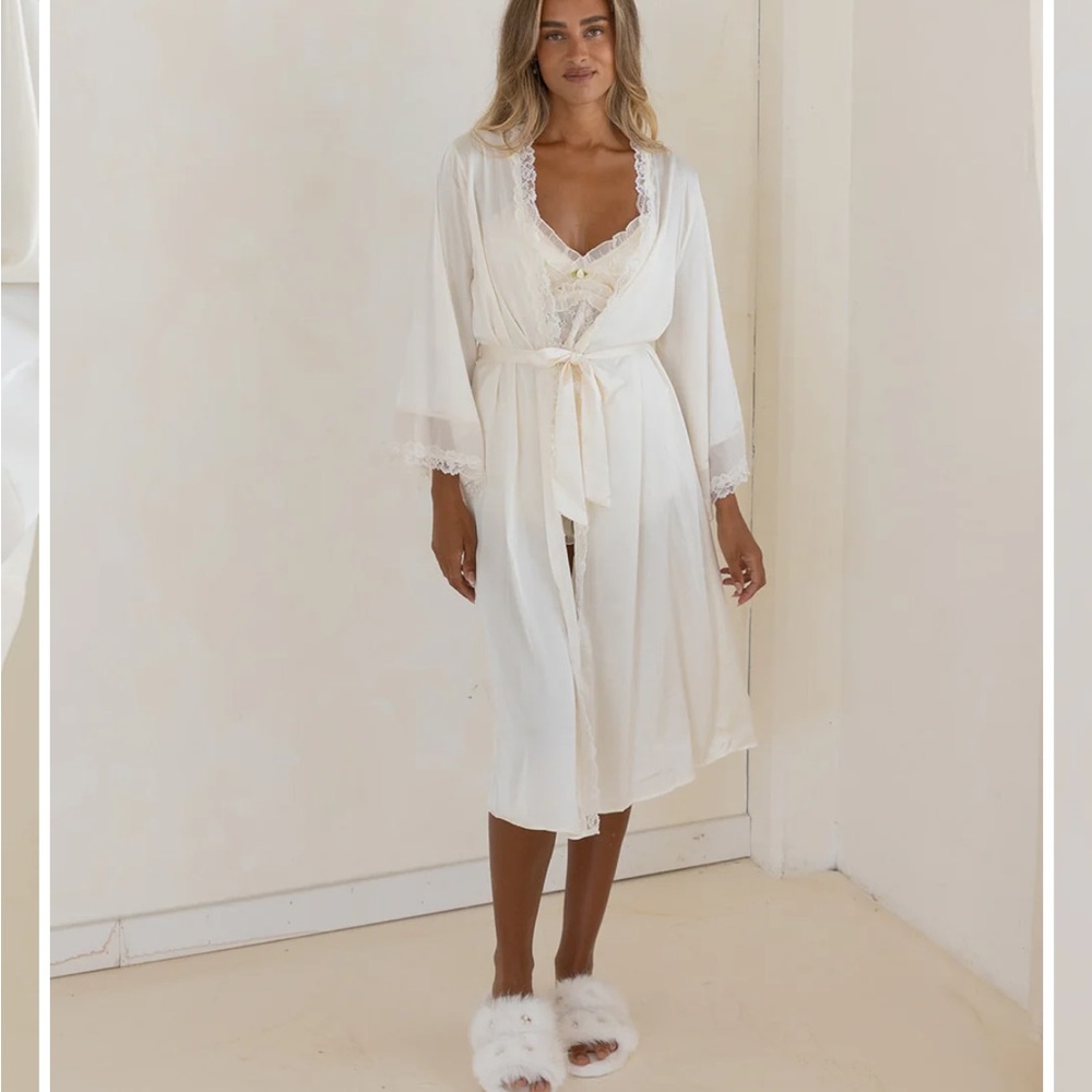 CAMELLIA ROBE- IVORY - Jay Kay Bridal